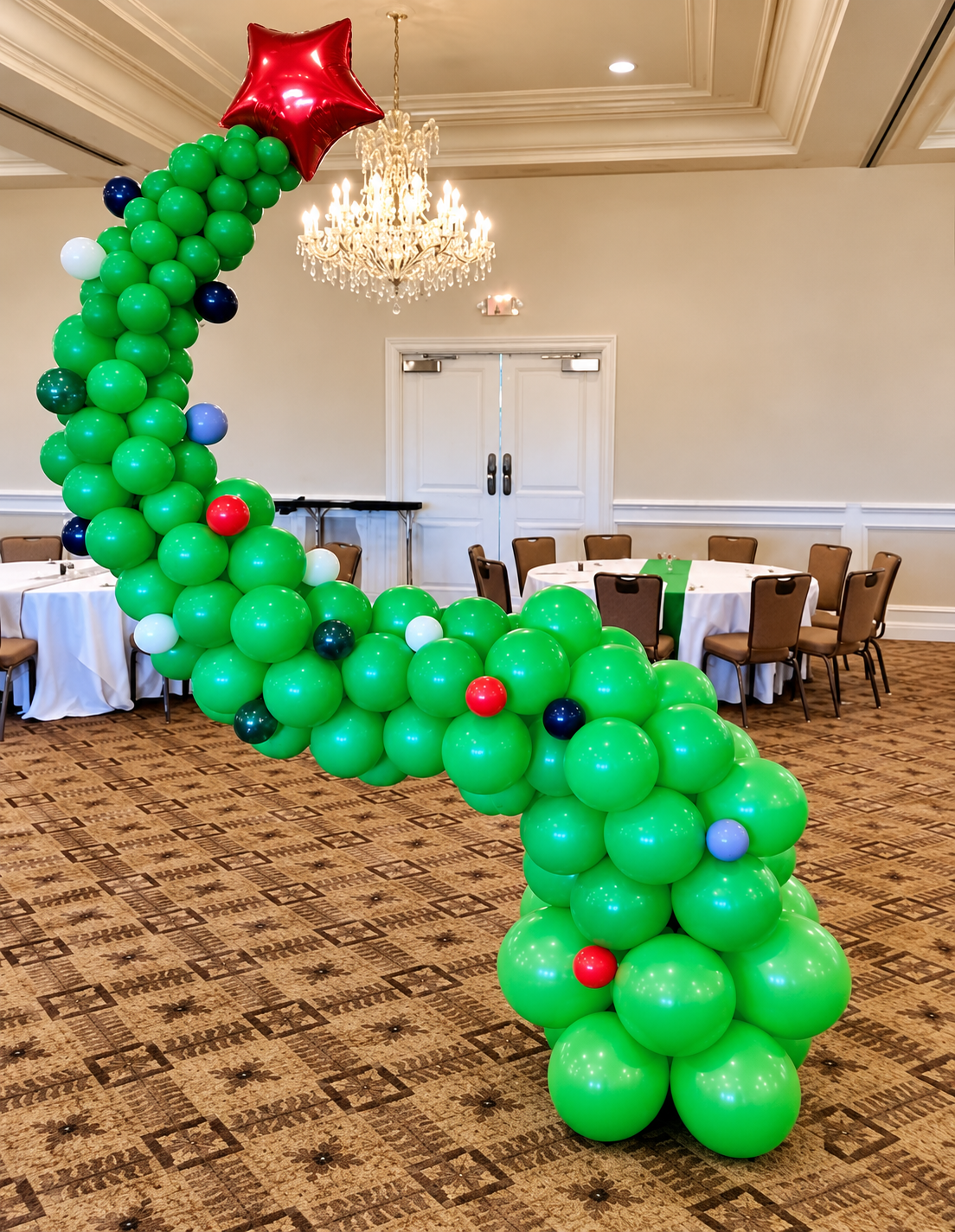 Grinch Balloon Christmas Tree - Image 1